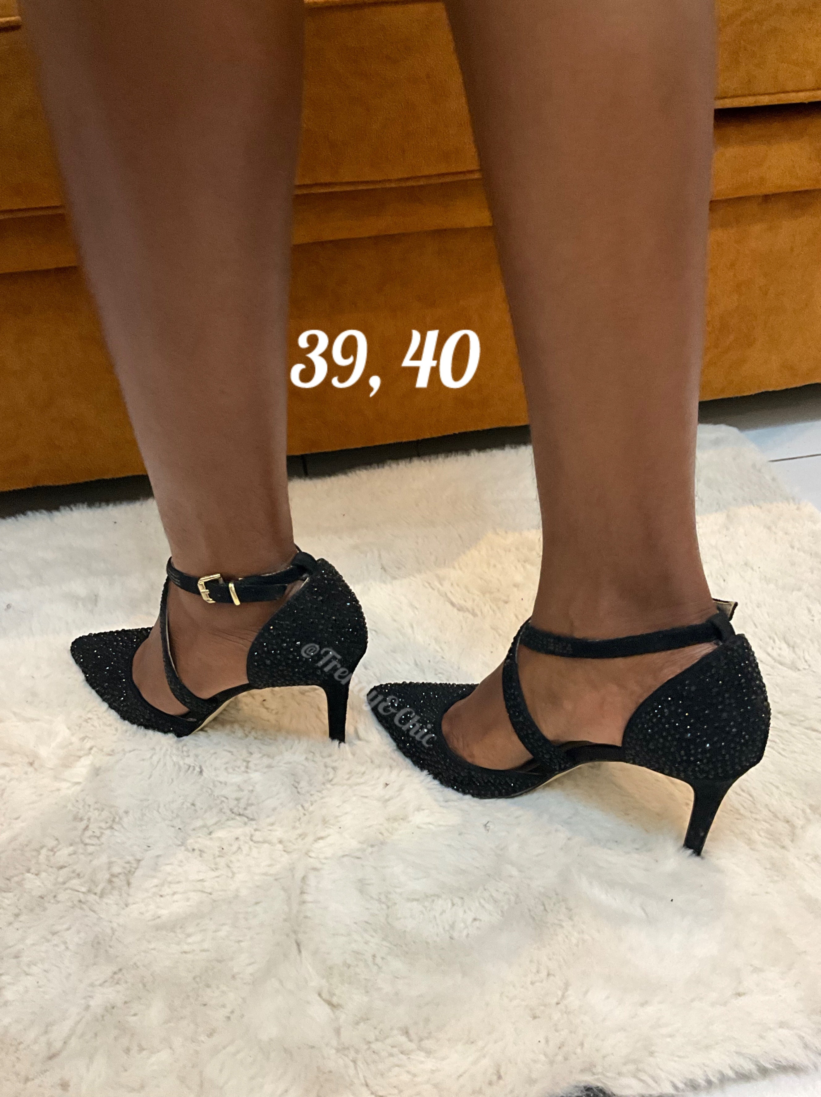 Escarpins Noirs à Brides Croisées et Strass